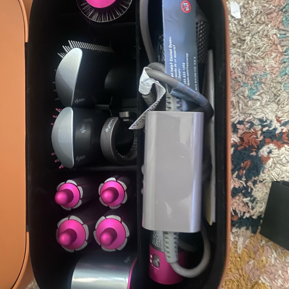 Dyson air wrap complete used maybe 1 time.